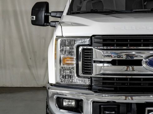 Used 2017 Ford F250 XLT w/ XLT Value Package AWD/4WD image 38