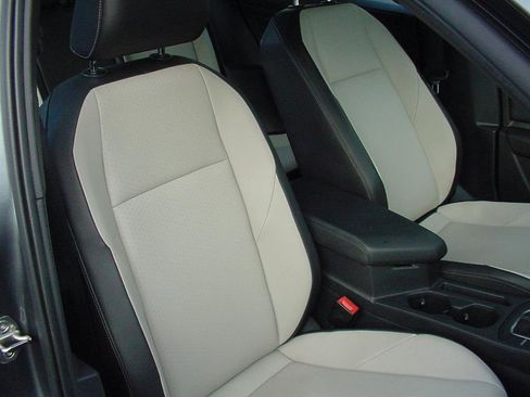 Used 2020 Volkswagen Jetta R-Line w/ R-Line Cold Weather Package image 32