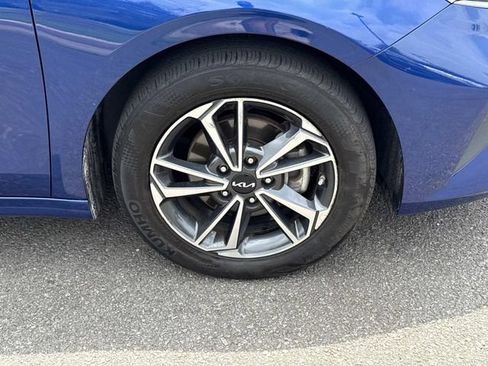 Used 2024 Kia Forte LXS w/ LXS Technology Package FWD image 6