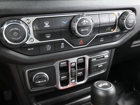 Used 2024 Jeep Wrangler Unlimited Sport AWD/4WD image 19