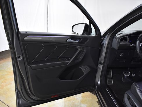 Used 2024 Volkswagen Tiguan SE R-Line image 13
