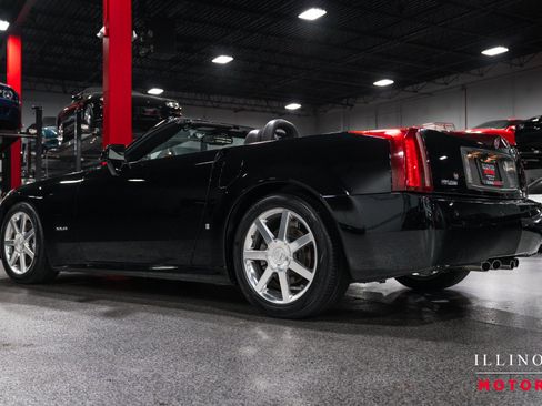 Used 2006 Cadillac XLR RWD image 3