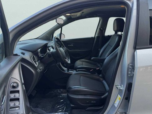 Used 2021 Chevrolet Trax LT w/ Driver Confidence Package image 14