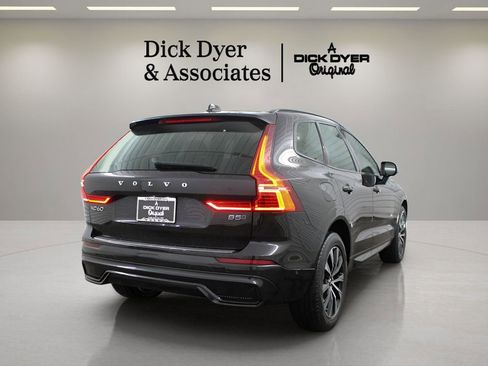 Certified 2025 Volvo XC60 B5 Plus w/ Protection Package Premier AWD/4WD image 3