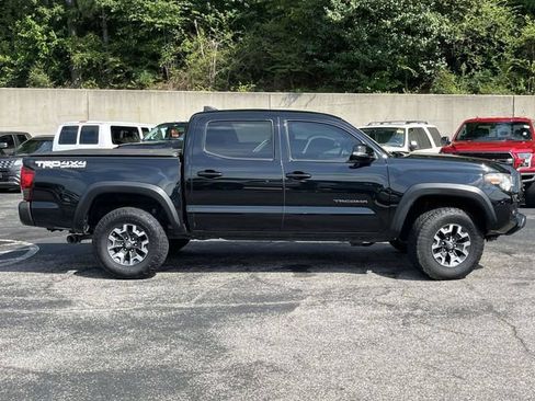 Used 2018 Toyota Tacoma TRD Off-Road AWD/4WD image 2