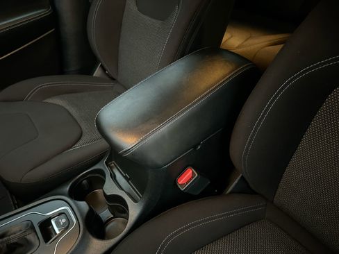 Used 2021 Jeep Cherokee Latitude image 20