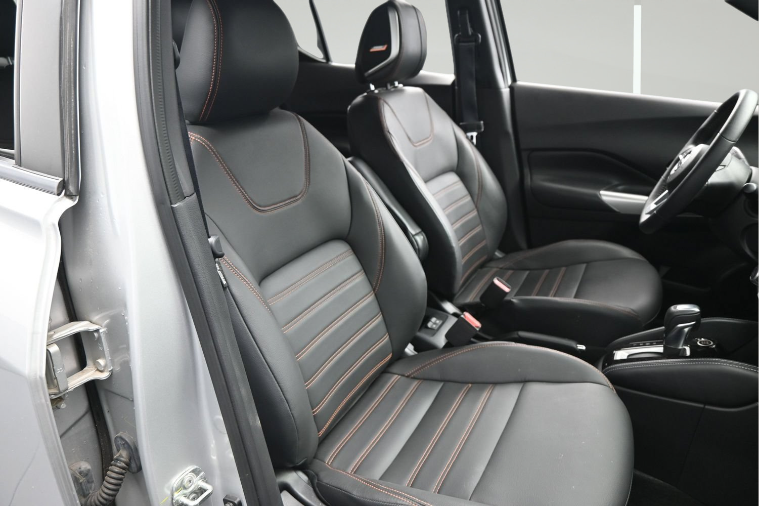 Used 2020 Nissan Kicks SR w/ SR Premium Package FWD image 14