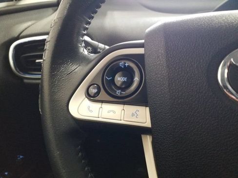 Used 2016 Toyota Prius Four Touring FWD image 4