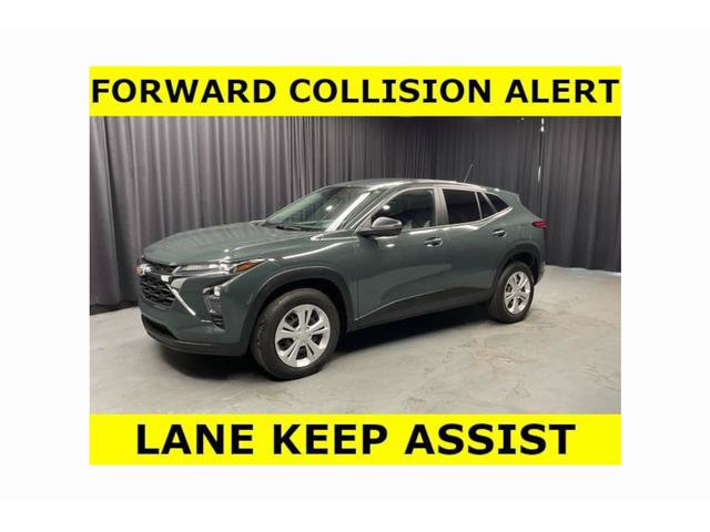 Used 2025 Chevrolet Trax LS FWD image 1