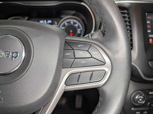 Used 2019 Jeep Cherokee Latitude Plus w/ Cold Weather Group image 36