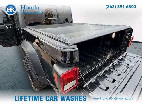 Used 2020 Jeep Gladiator Sport w/ Technology Group image 16