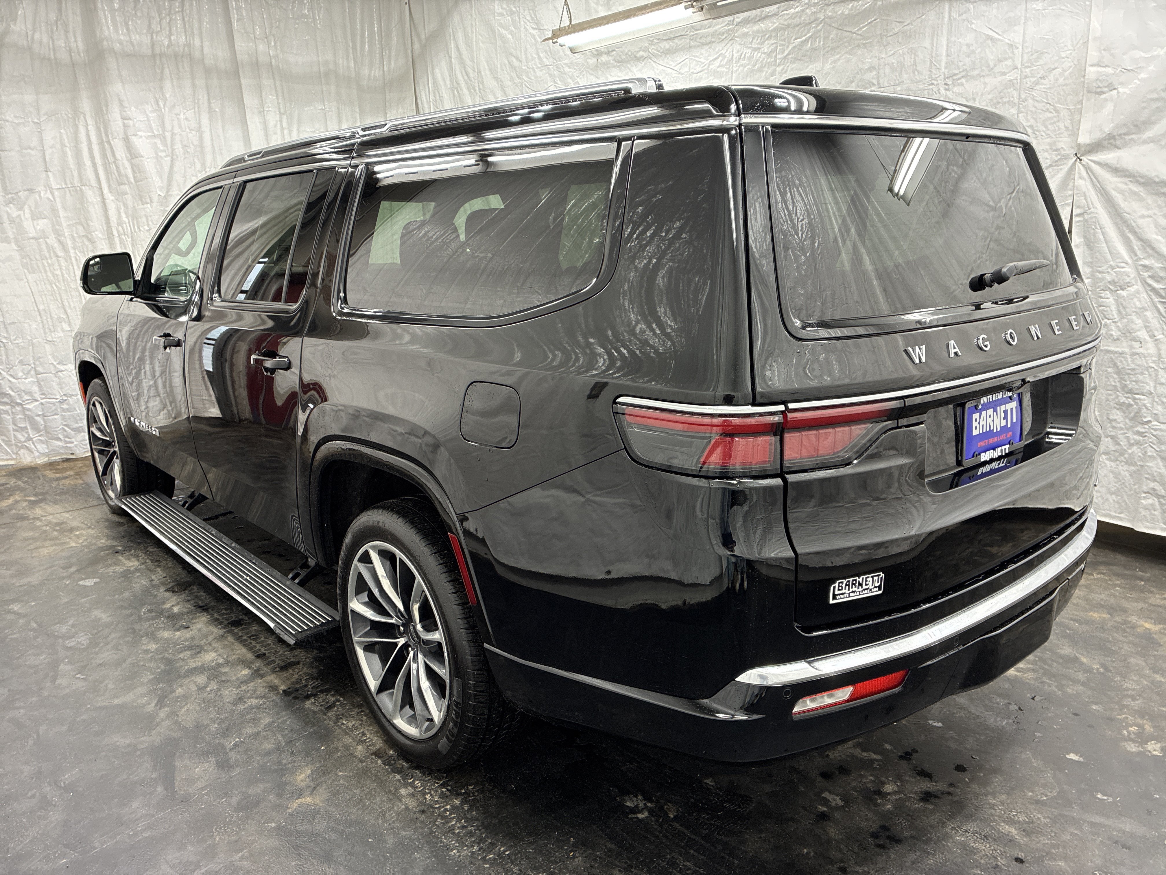 Used 2024 Jeep Wagoneer L Series III w/ Premium Group I AWD/4WD image 5
