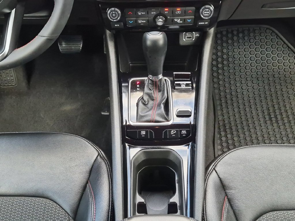 Used 2025 Jeep Compass Trailhawk AWD/4WD image 24