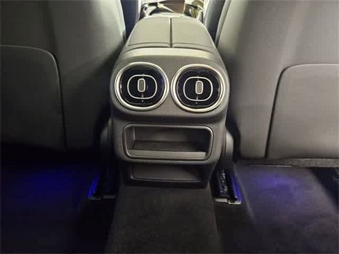 Used 2025 Mercedes-Benz GLC 300 4MATIC image 36