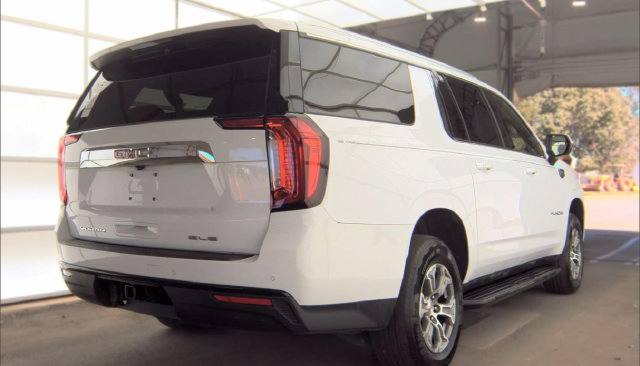 Used 2023 GMC Yukon XL SLE w/ Gmc Pro Safety Plus Package AWD/4WD image 4