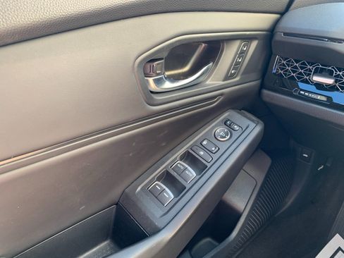 Used 2023 Honda Accord EX-L image 11