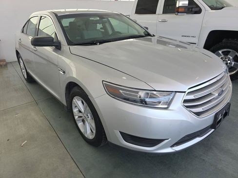 Used 2018 Ford Taurus SE FWD image 4