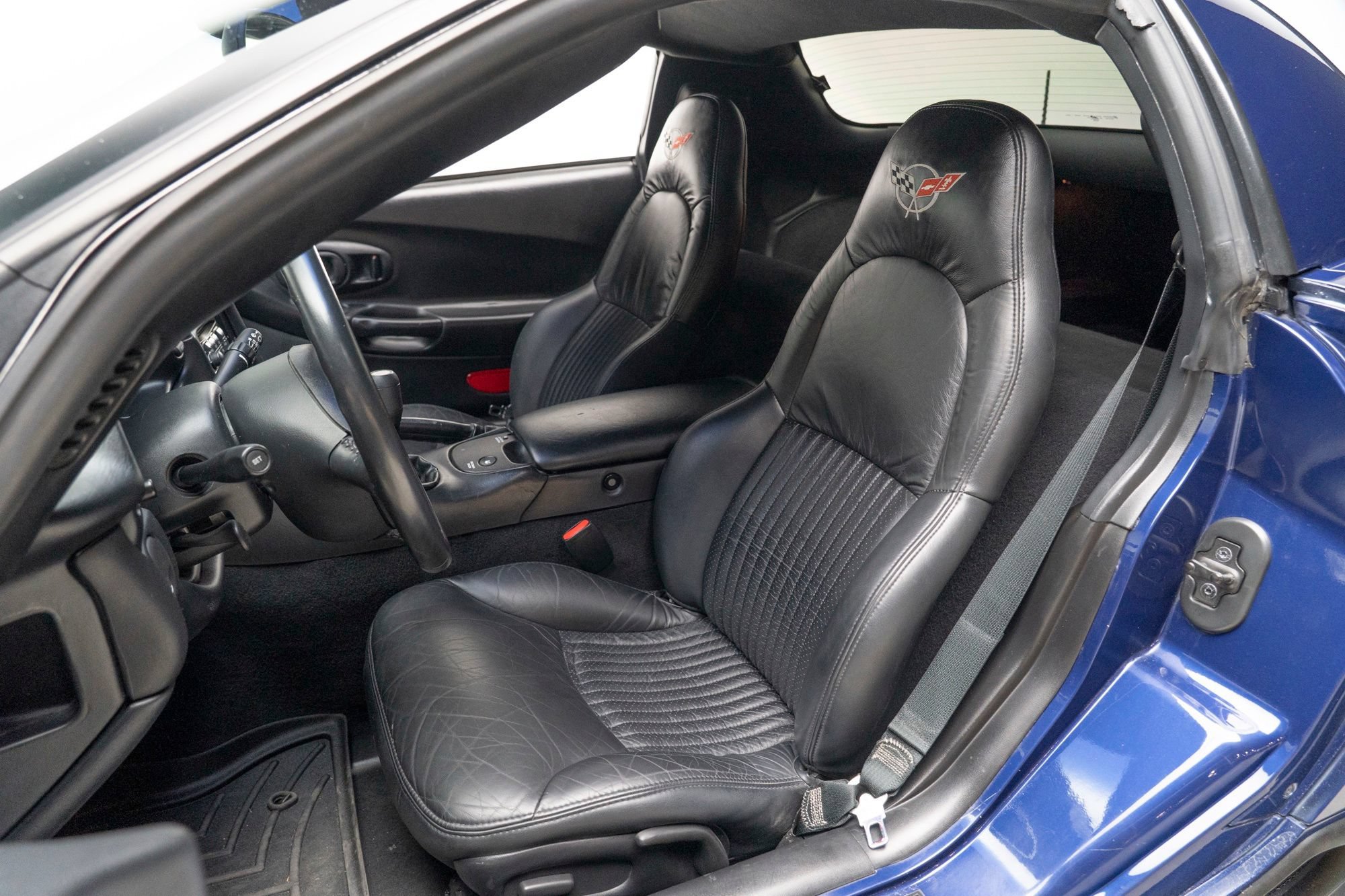 Used 2004 Chevrolet Corvette Z06 w/ Z06 Preferred Equipment Group RWD image 15