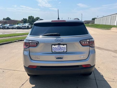 Used 2019 Jeep Compass Latitude AWD/4WD image 4