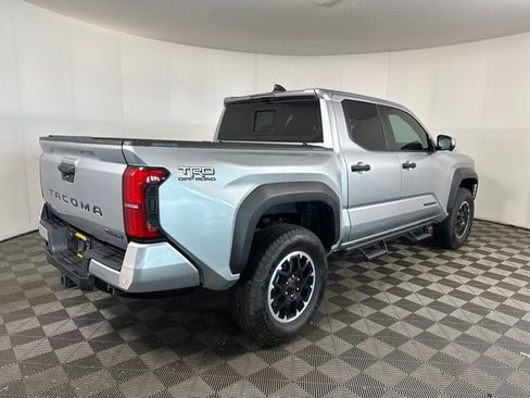 Used 2025 Toyota Tacoma TRD Off-Road image 3