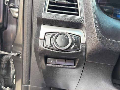 Used 2017 Ford Explorer XLT w/ Equipment Group 202A AWD/4WD image 28