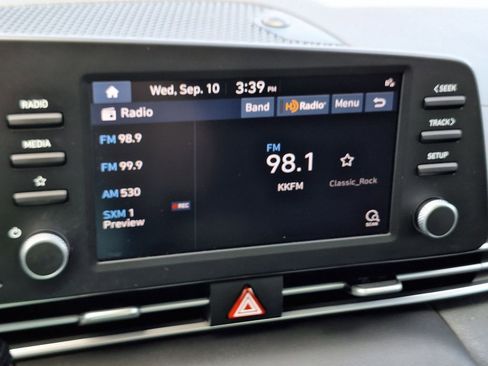 Certified 2023 Hyundai Elantra SEL image 19