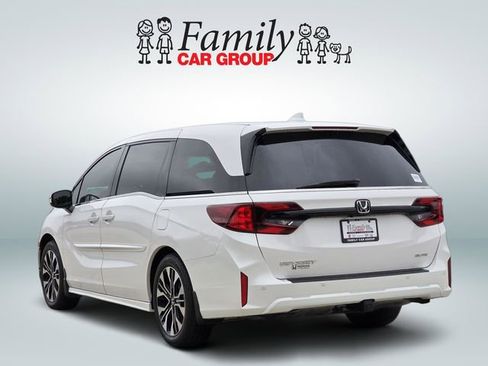 Used 2025 Honda Odyssey Elite image 3