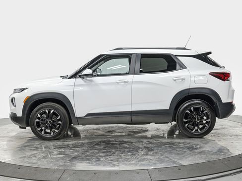 Used 2023 Chevrolet TrailBlazer LT image 2