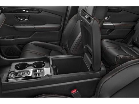 Used 2025 Honda Pilot TrailSport image 14