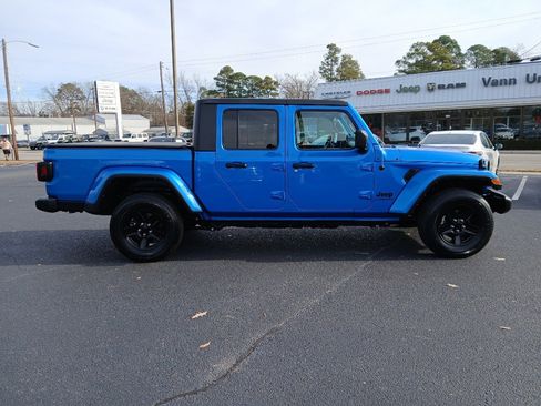 Used 2021 Jeep Gladiator Sport image 2