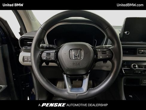 Used 2025 Honda Pilot Touring image 6