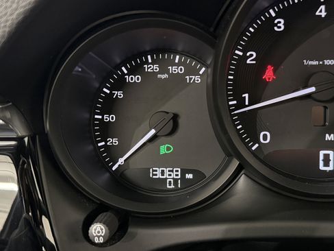 Certified 2025 Porsche Macan image 53