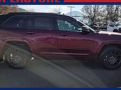 New 2026 Jeep Grand Cherokee Summit w/ Obsidian Package AWD/4WD image 9