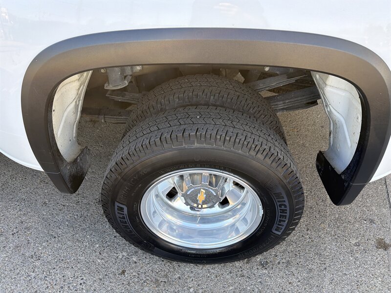 Used 2025 Chevrolet Silverado 3500 LT w/ Safety Package AWD/4WD image 38