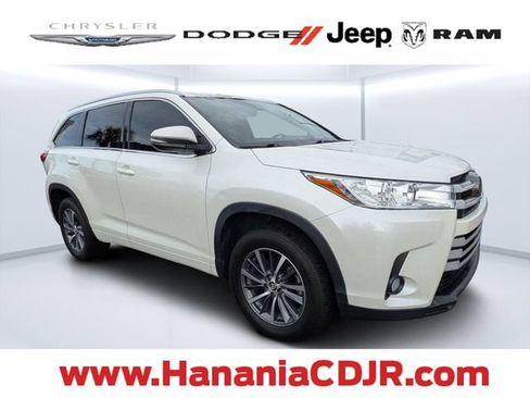 Used 2018 Toyota Highlander XLE FWD image 1