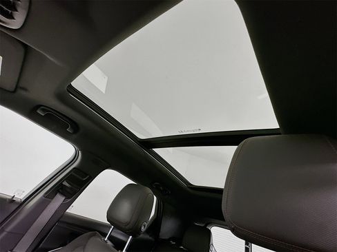 Used 2021 Chevrolet TrailBlazer RS w/ Sun and Liftgate Package image 22