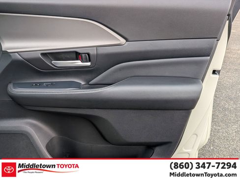 Certified 2024 Toyota Grand Highlander AWD image 34