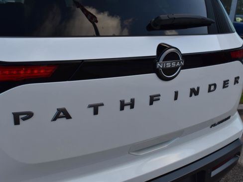 New 2026 Nissan Pathfinder Platinum FWD image 8