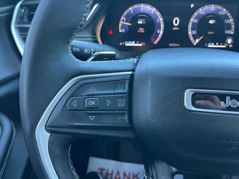 Used 2023 Jeep Grand Cherokee Altitude image 39