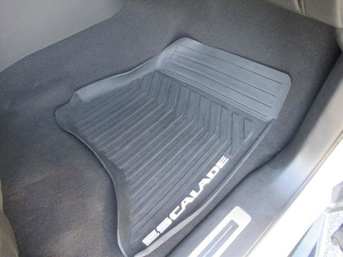 Used 2019 Cadillac Escalade Luxury image 12