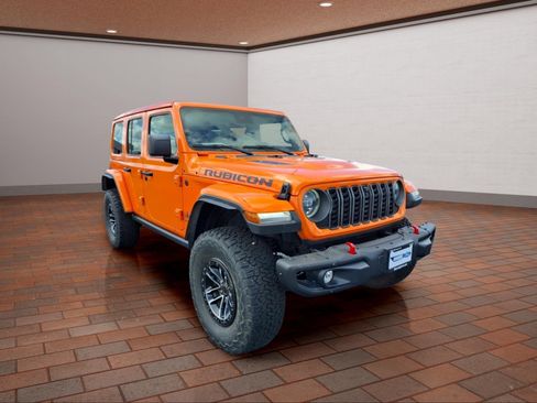 Used 2025 Jeep Wrangler Unlimited Rubicon AWD/4WD image 2