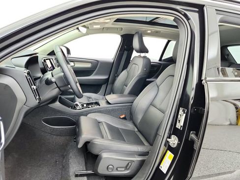 Certified 2025 Volvo XC40 B5 Plus AWD/4WD image 21