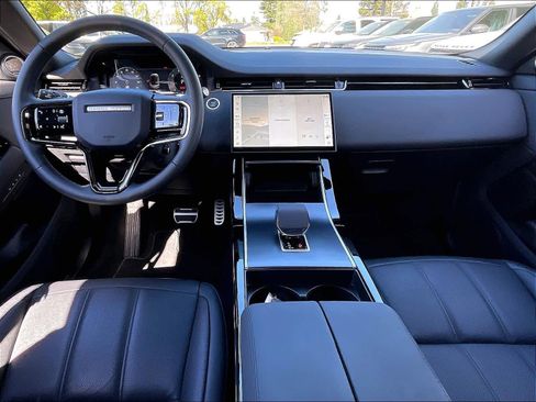 Used 2026 Land Rover Range Rover Evoque Dynamic SE AWD/4WD image 17