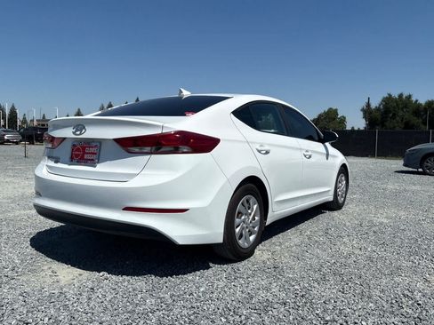 Used 2017 Hyundai Elantra SE FWD image 3