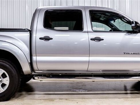 Used 2014 Toyota Tacoma 4x4 Double Cab w/ SR5 Package image 15