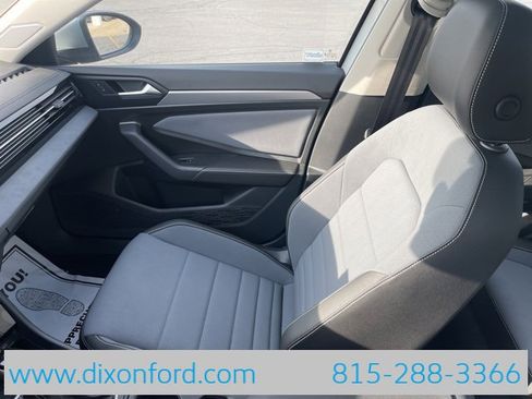 New 2025 Volkswagen Jetta SE image 20