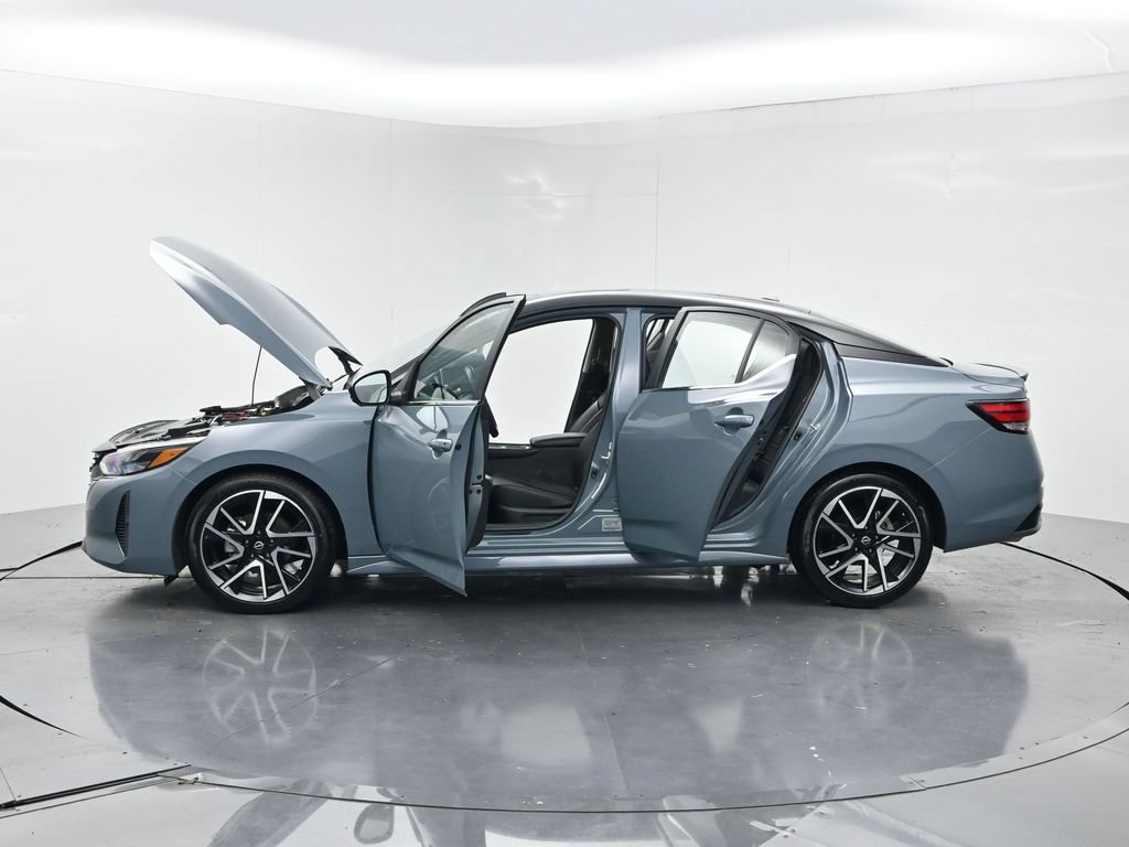 Used 2025 Nissan Sentra SR w/ SR Premium Package FWD image 30