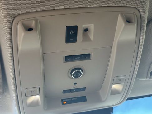 Used 2015 GMC Yukon SLT w/ HD Trailering Package image 29