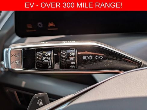 Used 2026 Cadillac Vistiq Sport w/ LPO, Floor Liner Package AWD/4WD image 42