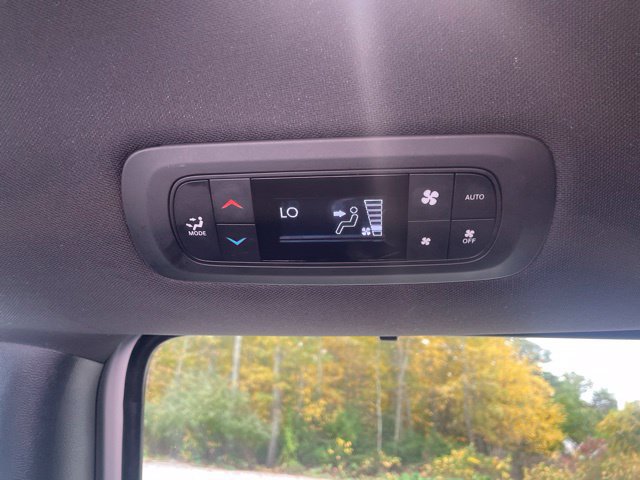 Used 2026 Chrysler Pacifica Select FWD image 24